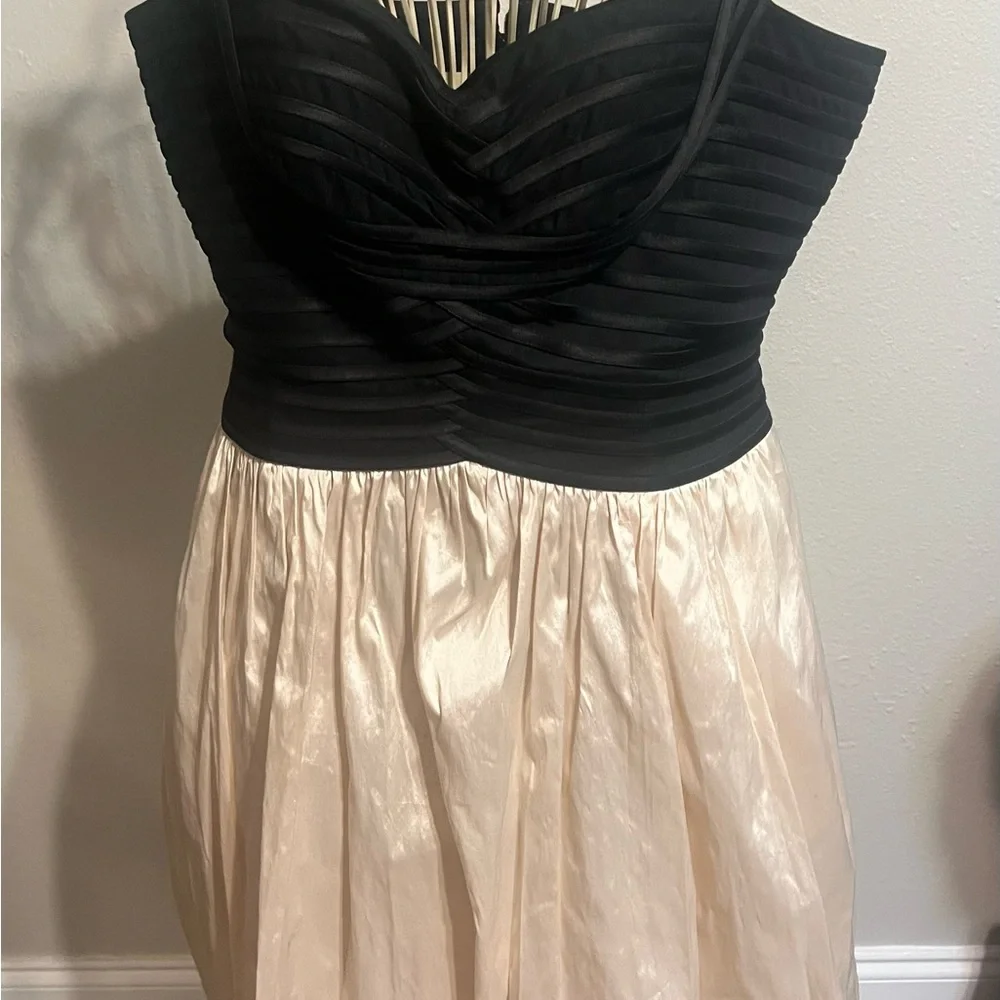 Gorgeous JS Collection Dress - Picture 3 of 6